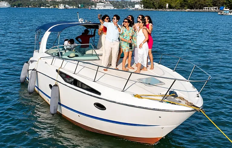 Bayliner Nautica yacht exterior view