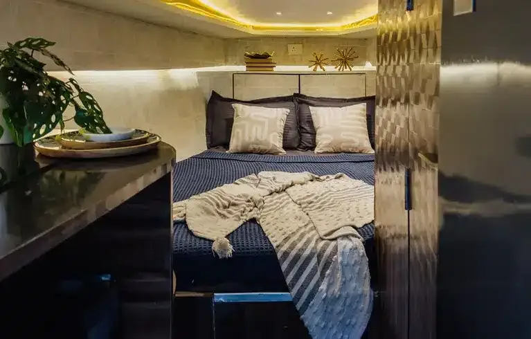 Rent Yacht In Goa Black Panther Amzonite 2