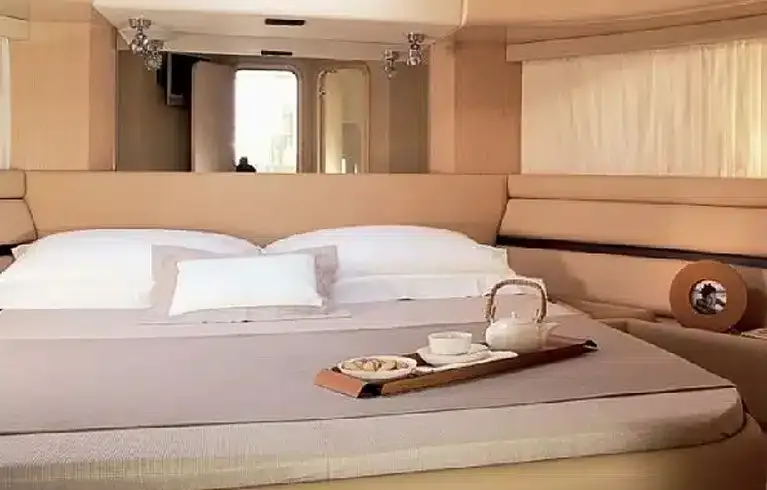 Ferretti 550