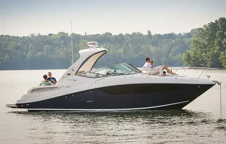 Private Yacht Rent In Goa VeloraRay 1