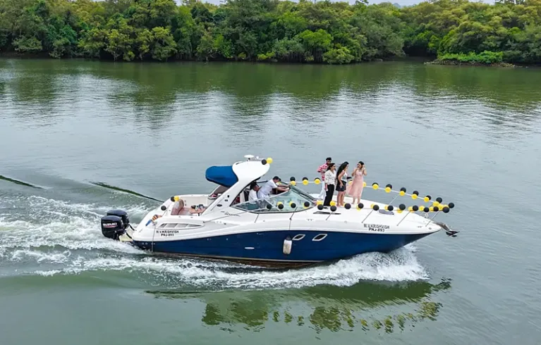 Velora Ray 330 decoration yacht with FastYachts Goa